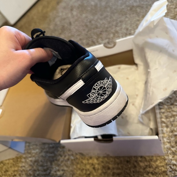 Women’s Air Jordan 1 Low size 6 
Color black/white-black - Picture 3 of 7